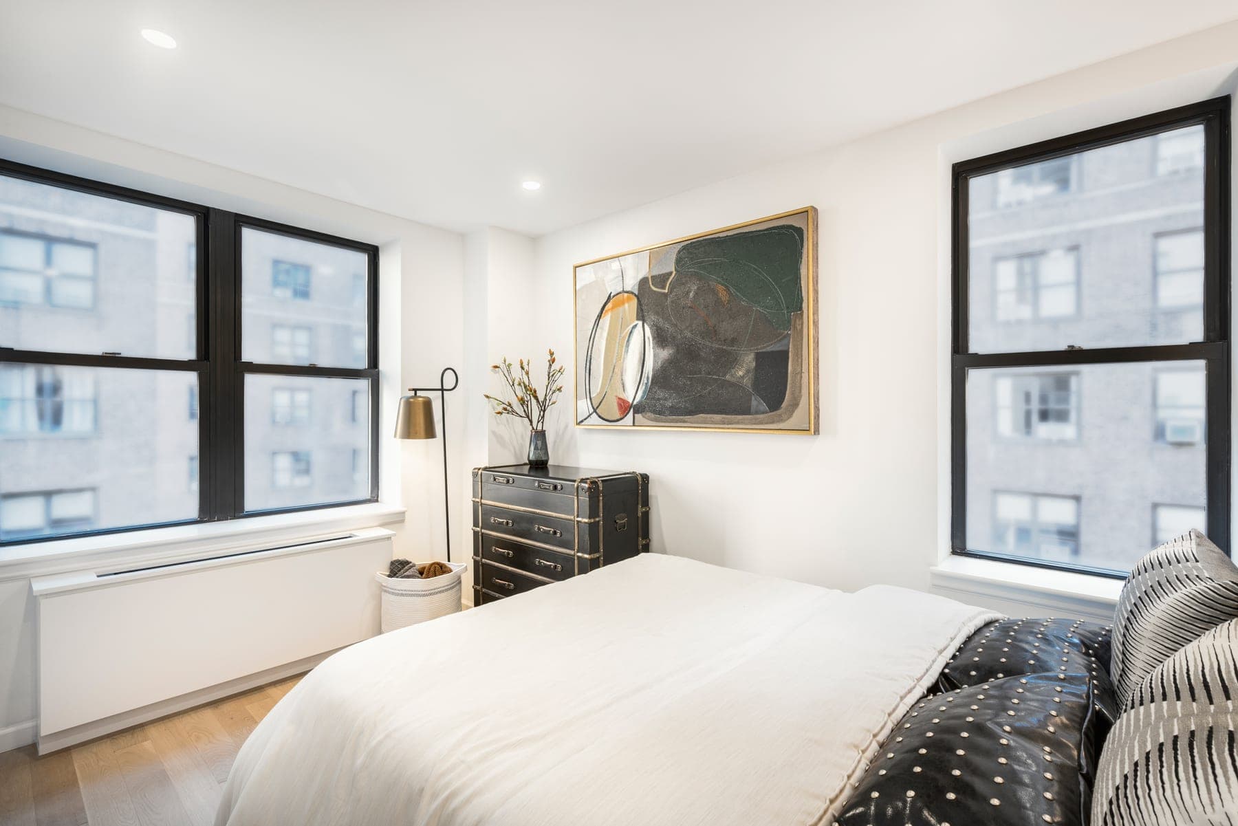 160 East 48th St